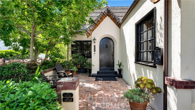 Detail Gallery Image 7 of 69 For 2042 N Ross St, Santa Ana,  CA 92706 - 3 Beds | 2/1 Baths