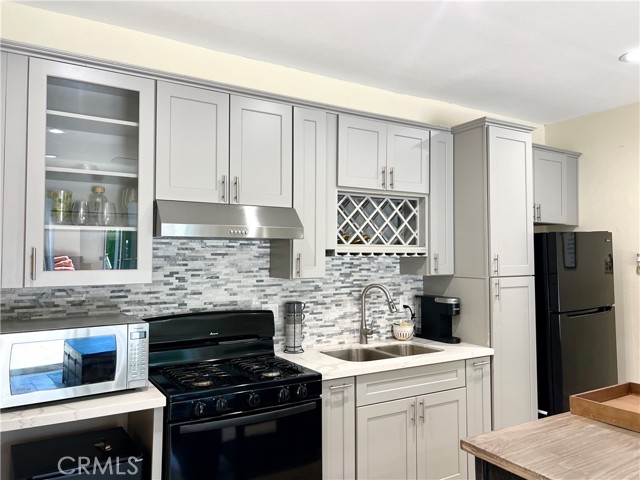 Detail Gallery Image 7 of 19 For 17401 Raymer St, Northridge,  CA 90039 - 1 Beds | 1 Baths