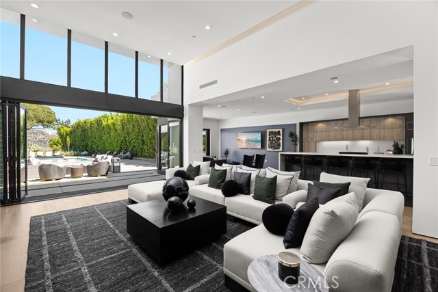 Detail Gallery Image 10 of 53 For 7139 Macapa, Los Angeles,  CA 90068 - 4 Beds | 5 Baths