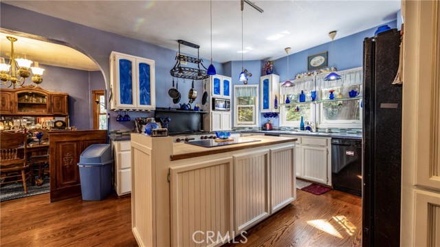 Detail Gallery Image 10 of 50 For 24083 Cresta Dr, Crestline,  CA 92325 - 4 Beds | 2/1 Baths