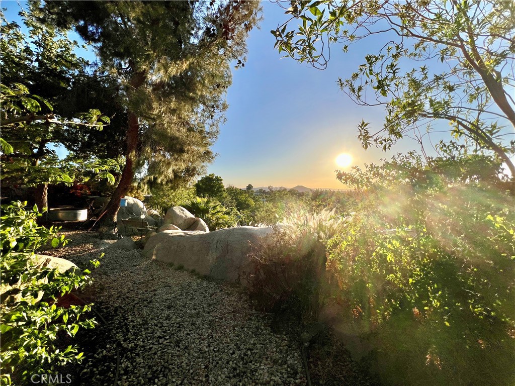 https://media.crmls.org/medias/79ae960a-82f2-4a25-bbc0-f8fffd1897fa.jpg?preset=X-Large