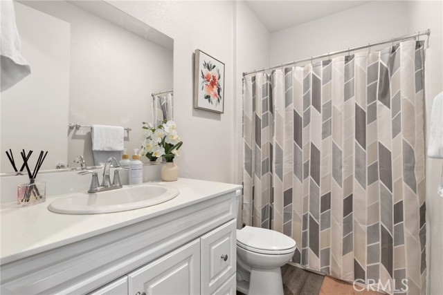 Detail Gallery Image 14 of 28 For 14104 W Birch Ln, Van Nuys,  CA 91405 - 3 Beds | 3 Baths