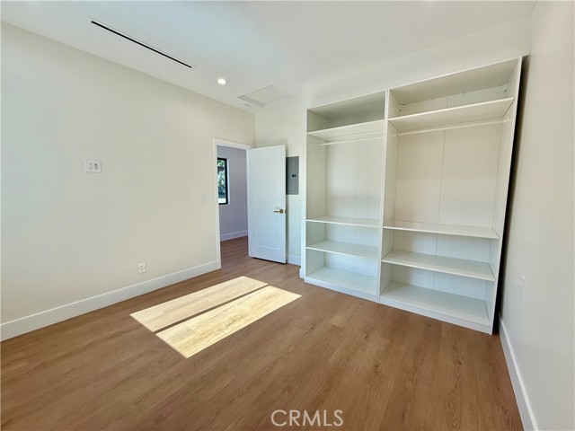 Detail Gallery Image 2 of 15 For 22132 Gault St, Canoga Park,  CA 91303 - 1 Beds | 1 Baths