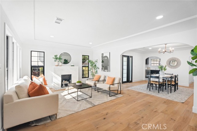 Detail Gallery Image 2 of 35 For 2327 Bonnie Brae, Santa Ana,  CA 92706 - 4 Beds | 2 Baths