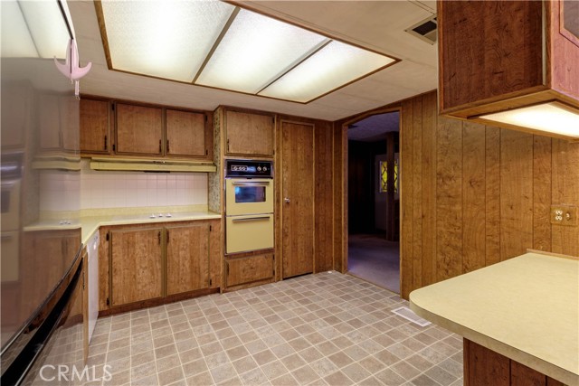 Detail Gallery Image 4 of 28 For 1420 Glengrove, Corona,  CA 92882 - 3 Beds | 2 Baths