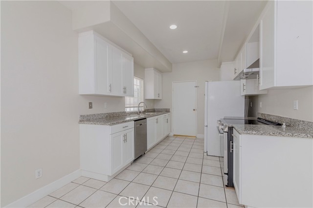 1370 Abraham Terace, Harbor City CA: https://media.crmls.org/medias/79b15fb1-7952-4164-a085-39513b857253.jpg