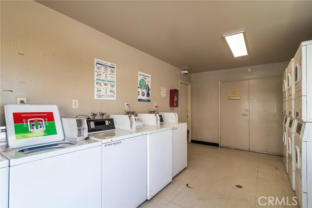 Detail Gallery Image 13 of 20 For 5530 Ackerfield Ave #302,  Long Beach,  CA 90805 - 1 Beds | 1 Baths