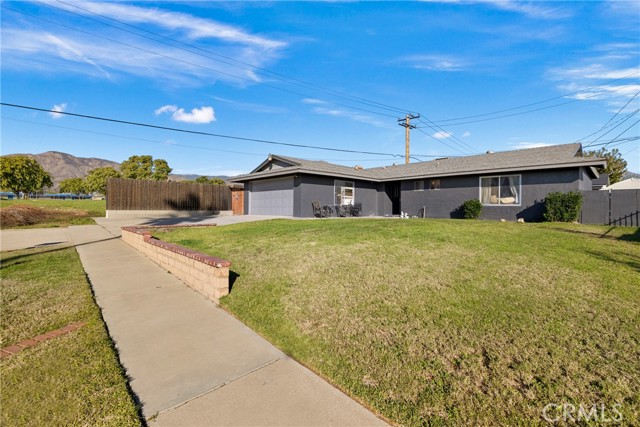 7511 Buckeye Street, Highland CA: https://media.crmls.org/medias/79b289c8-4c52-4e25-a75a-4207e9eec8f4.jpg