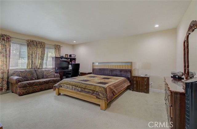 Detail Gallery Image 24 of 45 For 13320 Golden Valley Ln, Granada Hills,  CA 91344 - 5 Beds | 2/1 Baths