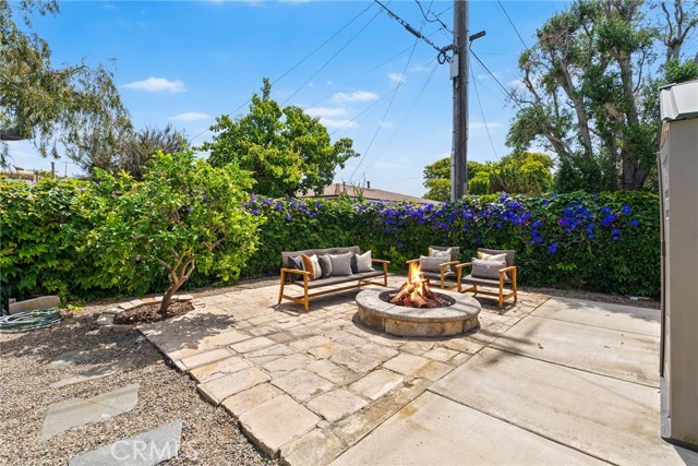 340 Broadway, Costa Mesa CA: https://media.crmls.org/medias/79b3137e-0ea6-41bc-8711-f9655270f329.jpg