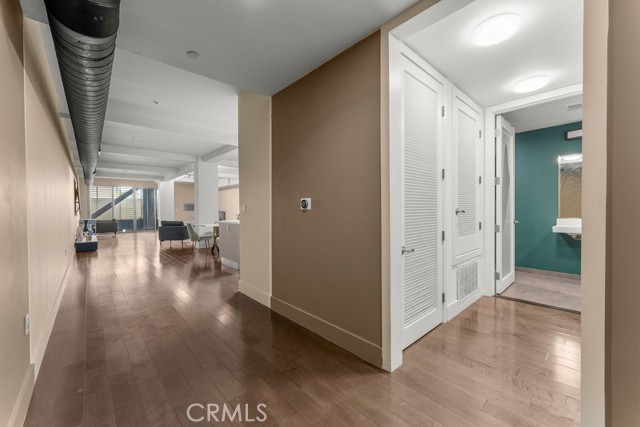 433 Pine Avenue, Long Beach CA: https://media.crmls.org/medias/79b36f08-0ddd-4065-a55b-674bb18b1bda.jpg