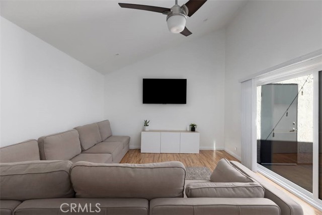 Detail Gallery Image 3 of 23 For 7890 E Spring 24b,  Long Beach,  CA 90815 - 1 Beds | 1 Baths