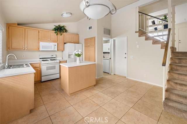 Detail Gallery Image 14 of 34 For 5461 Newcastle Ave #8,  Encino,  CA 91316 - 2 Beds | 2/1 Baths