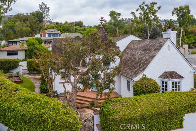 PRIVATE MANICURED WITH MATURE TREES