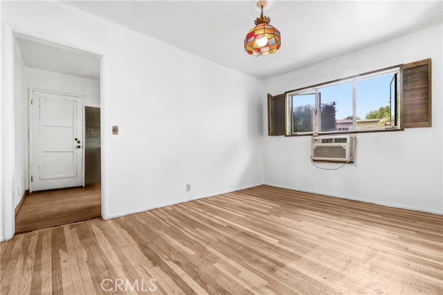 305 Raymondale Drive, South Pasadena CA: https://media.crmls.org/medias/79b4e8b6-beb7-4e3c-8701-7278ca49e12a.jpg