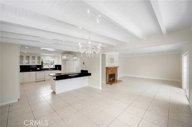 Detail Gallery Image 9 of 32 For 3805 Los Olivos Ln, Glendale,  CA 91214 - 5 Beds | 2 Baths