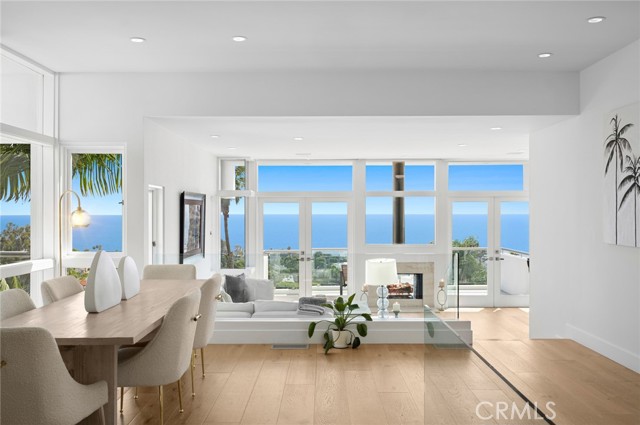 1061 Skyline Drive, Laguna Beach CA: https://media.crmls.org/medias/79b56cd9-03d8-403a-ade1-edd64776f9fc.jpg
