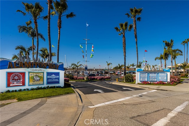1207 Seal Way, Seal Beach CA: https://media.crmls.org/medias/79b66077-350e-414f-8f71-2bf4d14a650e.jpg