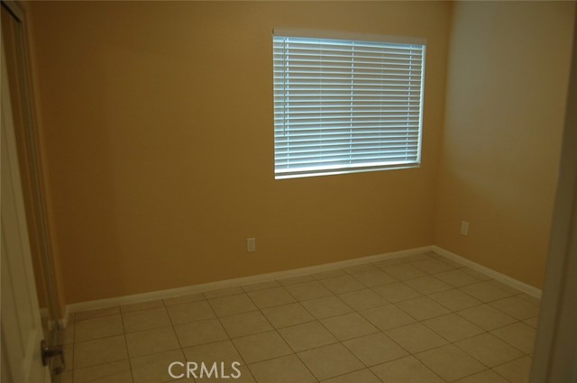 102 S Date Avenue, Rialto CA: https://media.crmls.org/medias/79b708b1-33eb-4487-bd4e-2ecf881a56e1.jpg