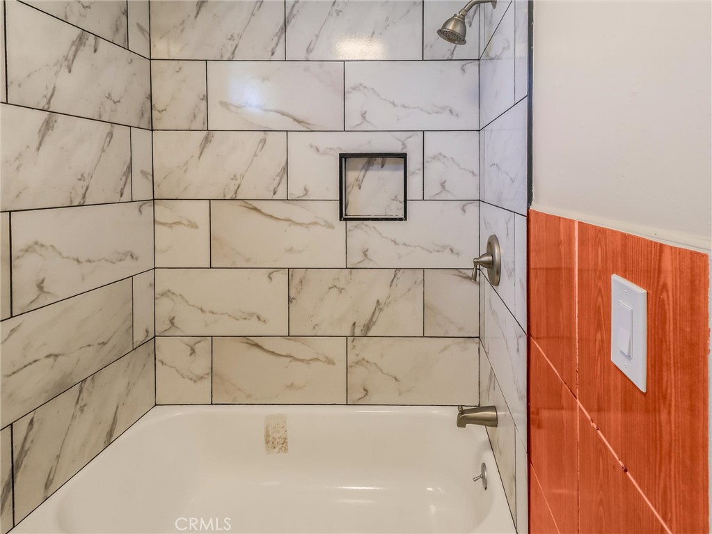 https://media.crmls.org/medias/79b994ab-07ac-46cc-9cf9-585e4304e256.jpg?preset=X-Large