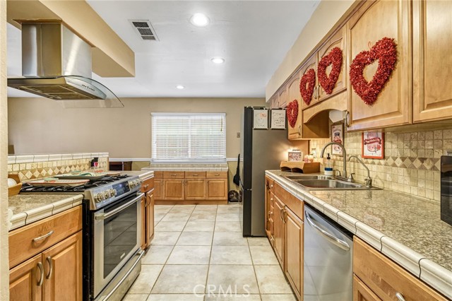 Detail Gallery Image 14 of 25 For 3849 N Stanford, Fresno,  CA 93727 - 3 Beds | 2 Baths