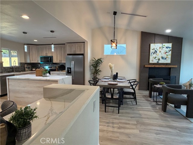14958 Granada Avenue, Fontana CA: https://media.crmls.org/medias/79bbb462-8e81-407b-a100-c7506cd1fb18.jpg