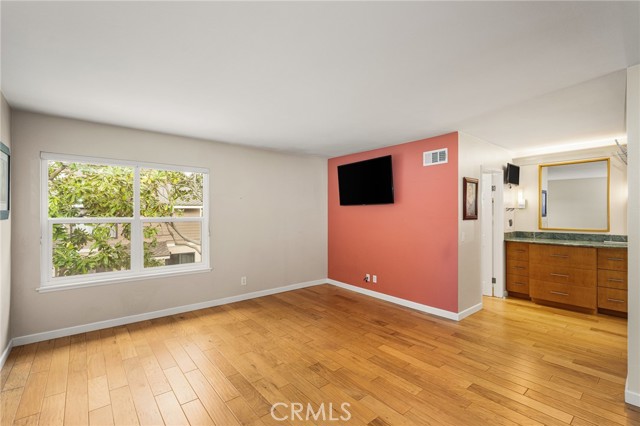 Detail Gallery Image 12 of 22 For 19081 Flagship Cir, Huntington Beach,  CA 92648 - 3 Beds | 2/1 Baths