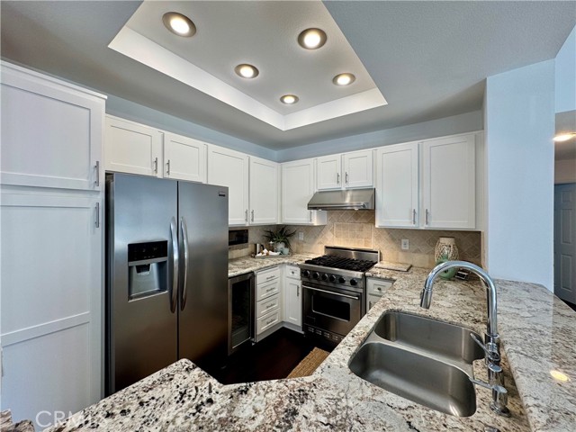 Detail Gallery Image 6 of 21 For 182 Westport, Newport Beach,  CA 92660 - 2 Beds | 2 Baths