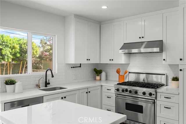 Detail Gallery Image 9 of 26 For 1321 W Morningside Dr, Burbank,  CA 91506 - 2 Beds | 2 Baths