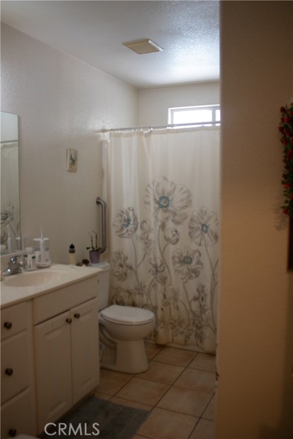 Detail Gallery Image 3 of 5 For 21919 Standing Rock Ave, Apple Valley,  CA 92307 - 4 Beds | 2 Baths