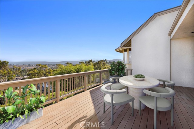 31 Saint Tropez, Newport Beach CA: https://media.crmls.org/medias/79be0fd8-9ba3-40e4-829b-985f268374a8.jpg