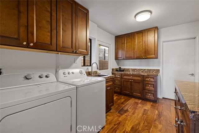 Detail Gallery Image 11 of 68 For 218 Evening Star Ln, Newport Beach,  CA 92660 - 5 Beds | 3/1 Baths