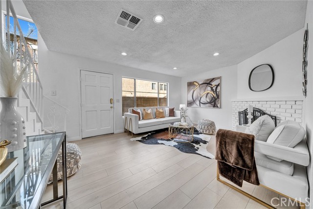 Detail Gallery Image 2 of 15 For 13525 Tracy St #I,  Baldwin Park,  CA 91706 - 2 Beds | 2 Baths