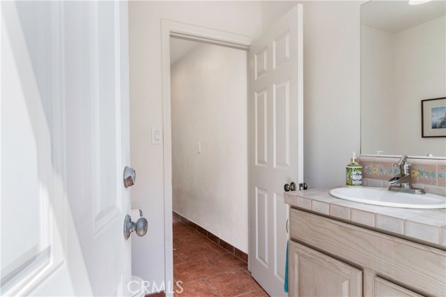 1335 Crestview Avenue, Seal Beach CA: https://media.crmls.org/medias/79c09f0b-0895-4a2d-886f-6c8a7486a927.jpg
