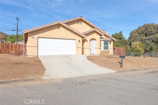 Detail Gallery Image 6 of 48 For 33163 Friar Tuck Way, Lake Elsinore,  CA 92530 - 4 Beds | 2/1 Baths