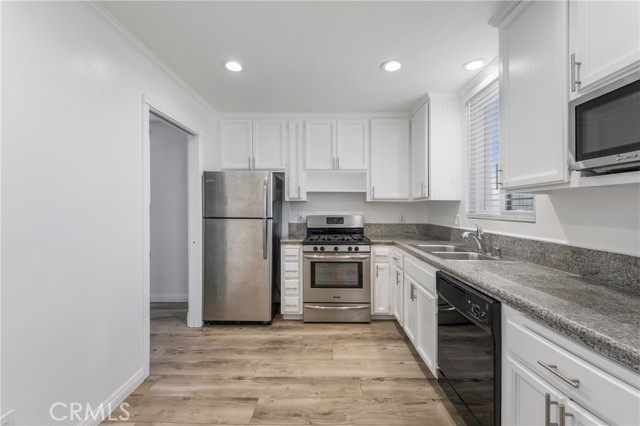 Detail Gallery Image 3 of 27 For 506 Palm Ave, Coronado,  CA 92118 - 2 Beds | 1 Baths