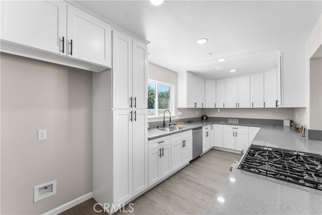Detail Gallery Image 13 of 49 For 43704 Gadsden Ave, Lancaster,  CA 93534 - 4 Beds | 2 Baths