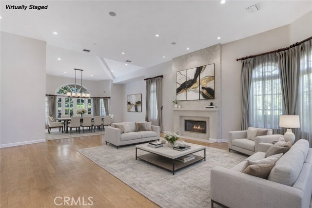 Detail Gallery Image 2 of 33 For 4525 Vista De Oro Ave, Woodland Hills,  CA 91364 - 5 Beds | 4/2 Baths