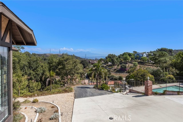 Detail Gallery Image 5 of 48 For 2053 Fullerton Rd, La Habra Heights,  CA 90631 - 4 Beds | 3 Baths