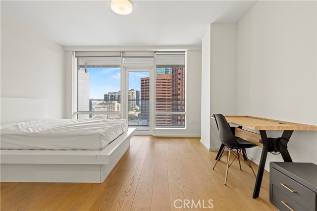 877 Francisco Street, Los Angeles CA: https://media.crmls.org/medias/79c6457f-35d7-45a1-973b-9f75a7a60bc7.jpg