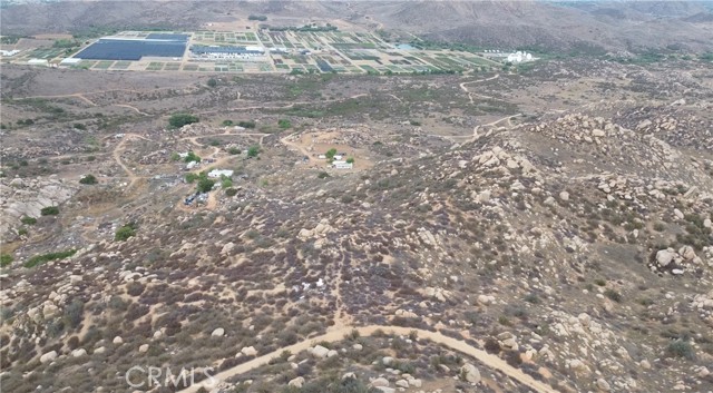 1 La Barranca Rd, Perris CA: https://media.crmls.org/medias/79c6ff61-113c-4c5a-97d4-2e32199e6fb7.jpg