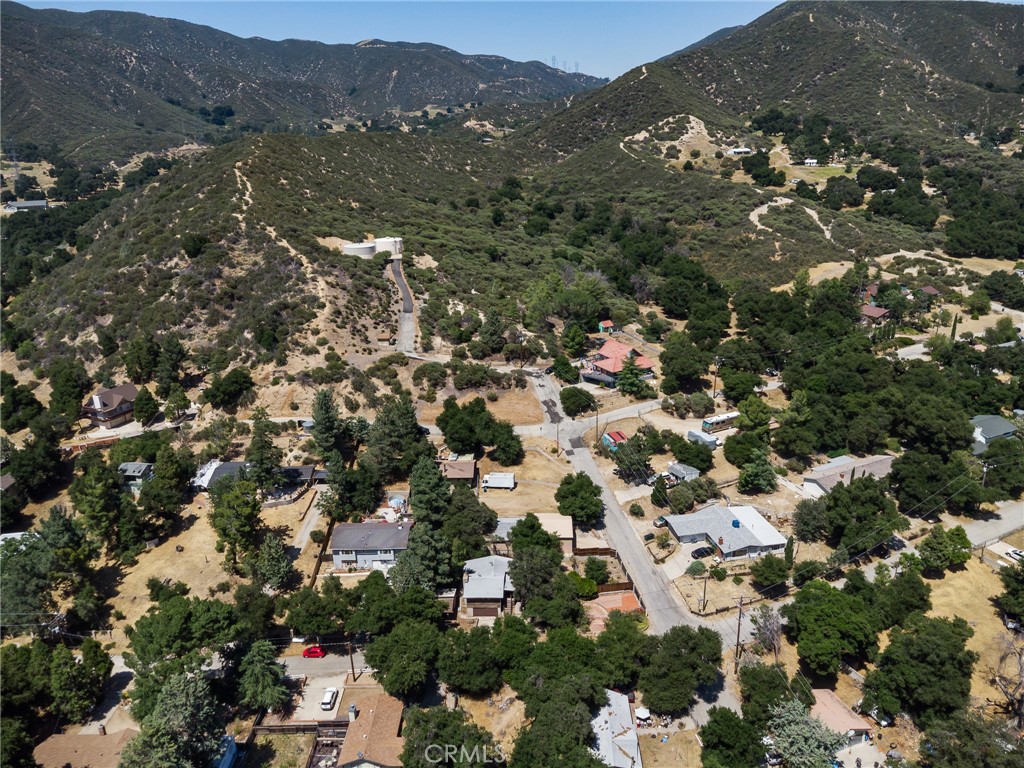 https://media.crmls.org/medias/79c7f6c9-3801-4e65-810a-5ec227d352a1.jpg?preset=X-Large