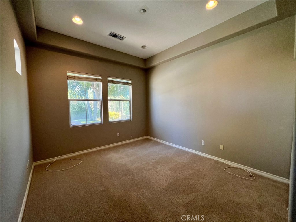 MLS #OC25273280 image #13