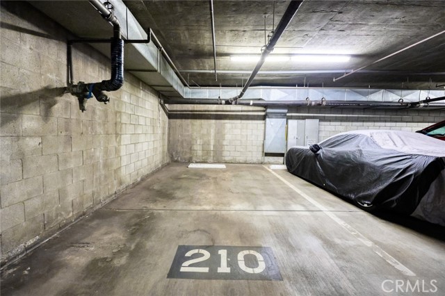 245 S Holliston Avenue, Pasadena CA: https://media.crmls.org/medias/79c8279f-1b6a-482b-93b6-3b54805c6f37.jpg