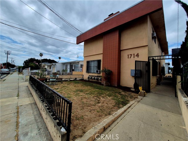 1714 W 144th ST