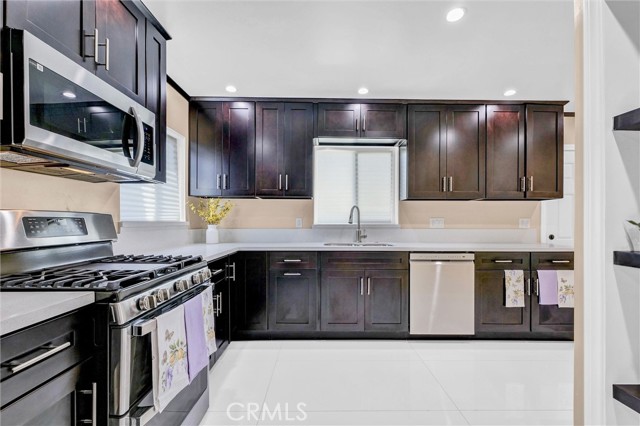 Detail Gallery Image 22 of 51 For 423 S Poinsettia Ave, Compton,  CA 90221 - 4 Beds | 3 Baths
