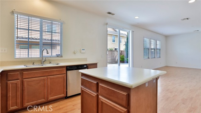 1748 Yvonne Court, Riverside CA: https://media.crmls.org/medias/79cad576-4e67-4f8f-86c2-edde74f0cff9.jpg