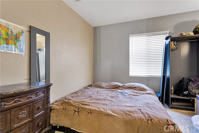 Detail Gallery Image 13 of 43 For 13200 Sunland St, Oak Hills,  CA 92344 - 4 Beds | 2/1 Baths