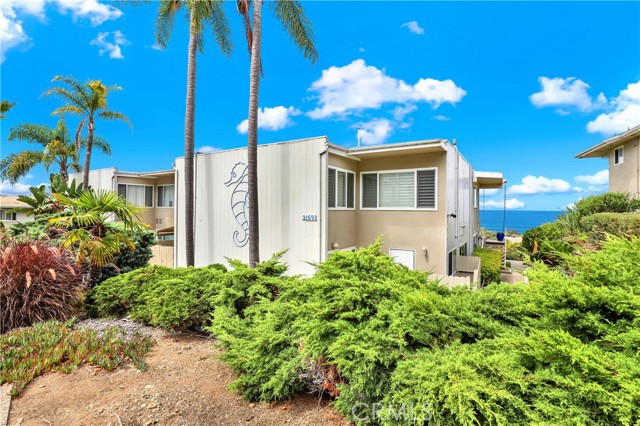 21692 Ocean Vista Drive, Laguna Beach CA: https://media.crmls.org/medias/79cb3188-2f76-4b85-9886-e6016ba17444.jpg