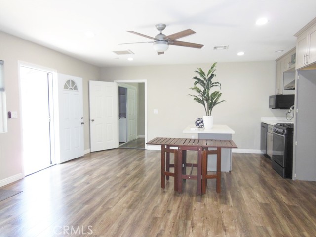 4956 Revlon Drive, La Canada Flintridge CA: https://media.crmls.org/medias/79cb70ba-dfe7-4d1d-926f-8c7187472f14.jpg